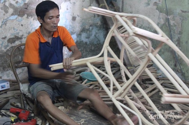 Melihat Desa Penghasil Rotan Terbesar di Cirebon