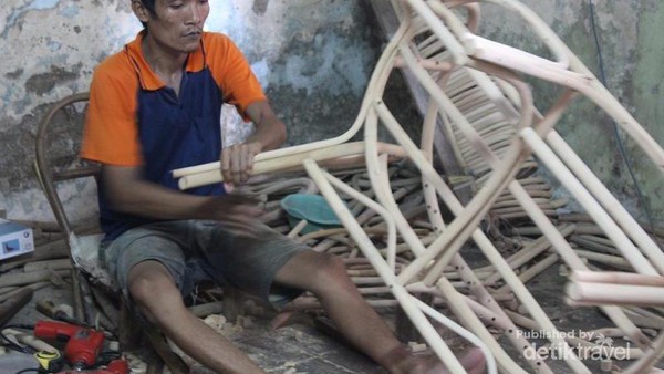 Melihat Desa Penghasil Rotan Terbesar di Cirebon