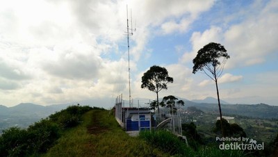 Melihat Eksotisme Bandung dari Gunung Batu di Lembang