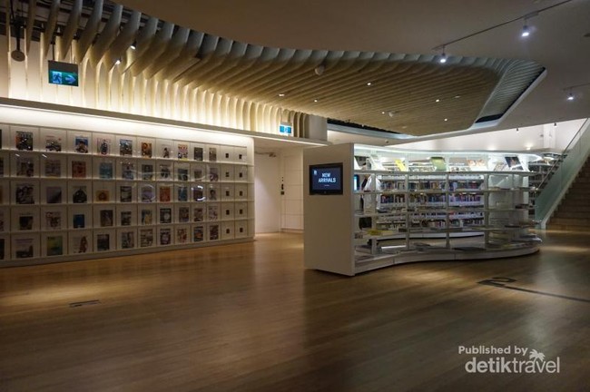Melihat Isi Perpustakaan Instagrammable di Singapura