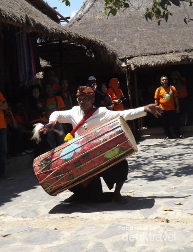 Melihat Kearifan Lokal Tarian Adat Desa Sade, Lombok