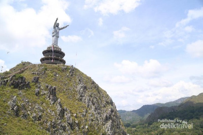 Melihat Patung Yesus Raksasa di Tana Toraja