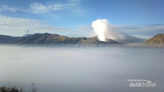 Melihat Samudera Awan dari Puncak Bromo