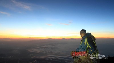 Memburu Sunrise di Gunung Slamet