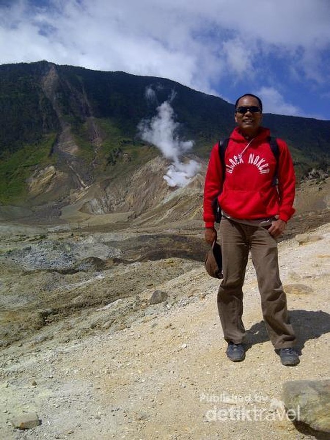 Menaklukkan Gunung Papandayan di Akhir Pekan