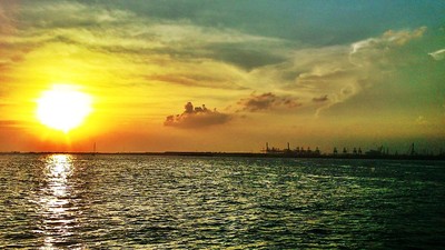 Menangkap Sunset Paling Indah di Selat Malaka
