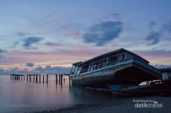 Menanti Fajar Merekah di Pulau Sebesi Lampung