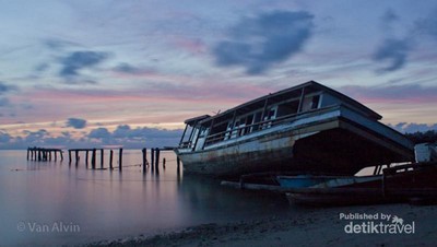 Menanti Fajar Merekah di Pulau Sebesi Lampung