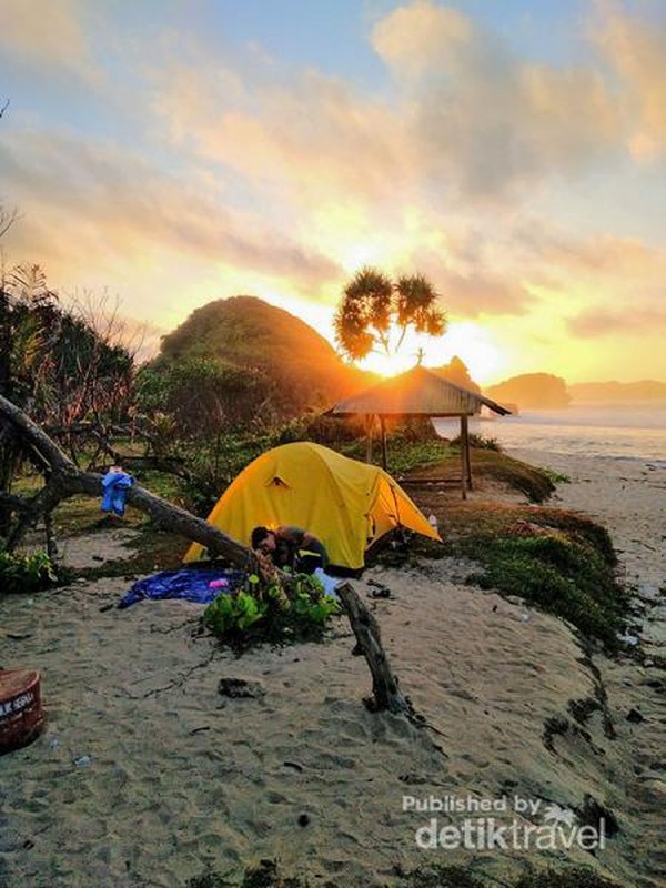 Sunrise cantik di Pantai Goa Cina