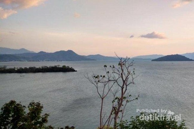 Menanti Sunset Dahsyat Pantai Kolo di Bima