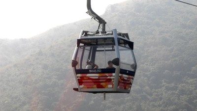 Menatap Indahnya Pulau Hong Kong dari Kereta Gantung