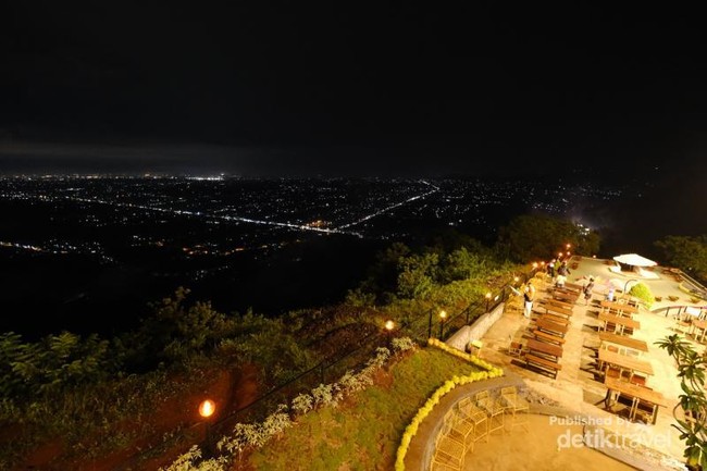 Menatap Pesona Yogyakarta dari Ketinggian Saat Malam Tiba