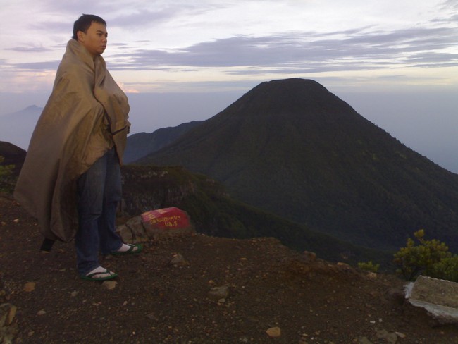 Mencari Mentari Pagi di Gunung Gede Pangrango