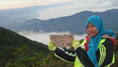 Mendaki Puncak Tertinggi Sumatera Utara