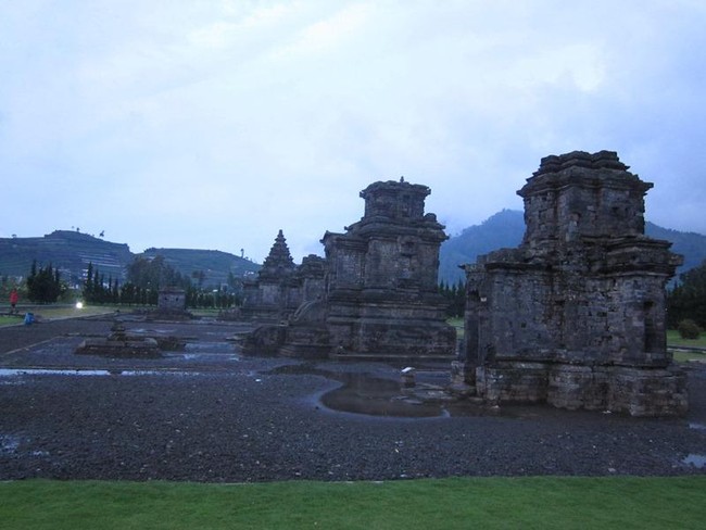 Menengok Indahnya Candi Arjuna di Dieng