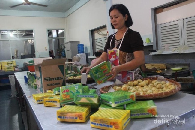 Menengok Pembuatan Oleh-oleh Kue Khas Sabang