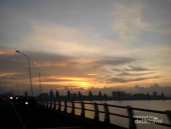 Mengabadikan Momen Senja di Krueng Cut, Aceh Besar