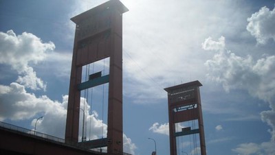 Mengarungi Sungai Musi, Cara Asyik Mengawali Tahun di Palembang