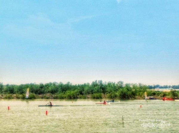 Balapan kayak final putri yang di menangkan oleh atlet DKI Jakarta