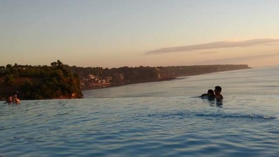 Mengenang Indahnya Senja dari Resto Tepi Pantai Dreamland Bali