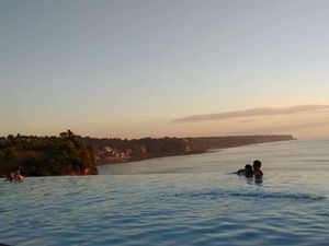 Mengenang Indahnya Senja dari Resto Tepi Pantai Dreamland Bali