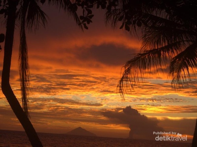 Menghabiskan Libur Pemilu dengan Sunset Cantik di Anyer