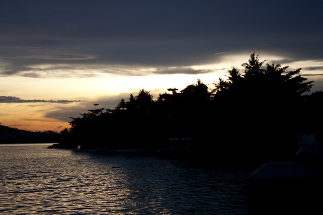 Menghabiskan Senja di Natsepa