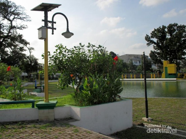 Menghabiskan Sore di Taman Peninggalan Kesultanan Deli