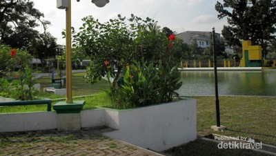 Menghabiskan Sore di Taman Peninggalan Kesultanan Deli