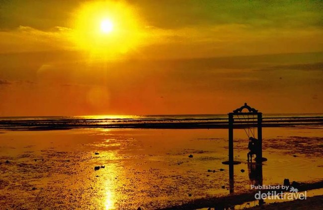 Menghipnosis, Panorama Sunset Emas di Gili Trawangan
