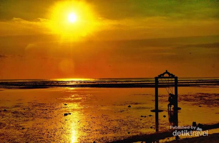 Menghipnosis, Panorama Sunset Emas di Gili Trawangan