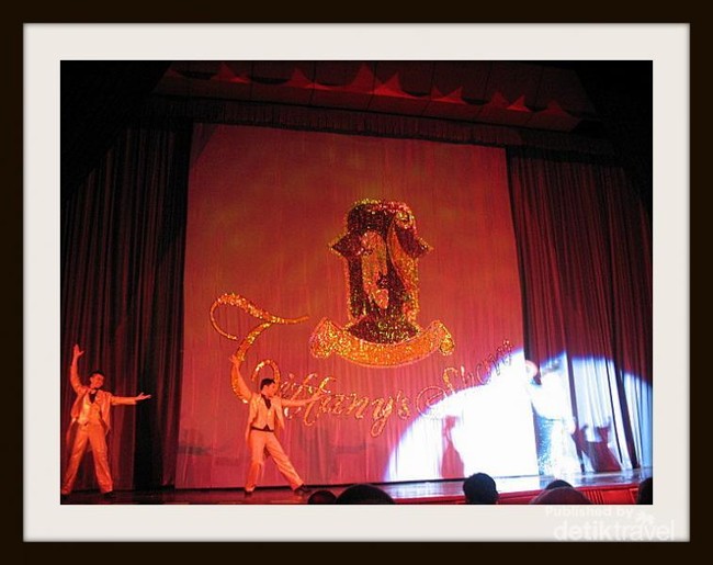 Mengintip Aksi Ladyboy Seksi di Pattaya, Thailand