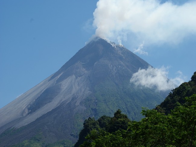 Mengintip Merapi dari Gardu Pandang di Kaliurang