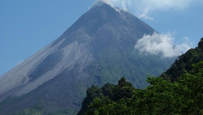 Mengintip Merapi dari Gardu Pandang di Kaliurang
