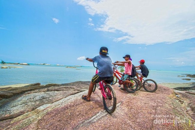 Mengintip Pantai Tapak Hantu di Bangka