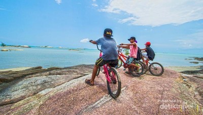 Mengintip Pantai Tapak Hantu di Bangka