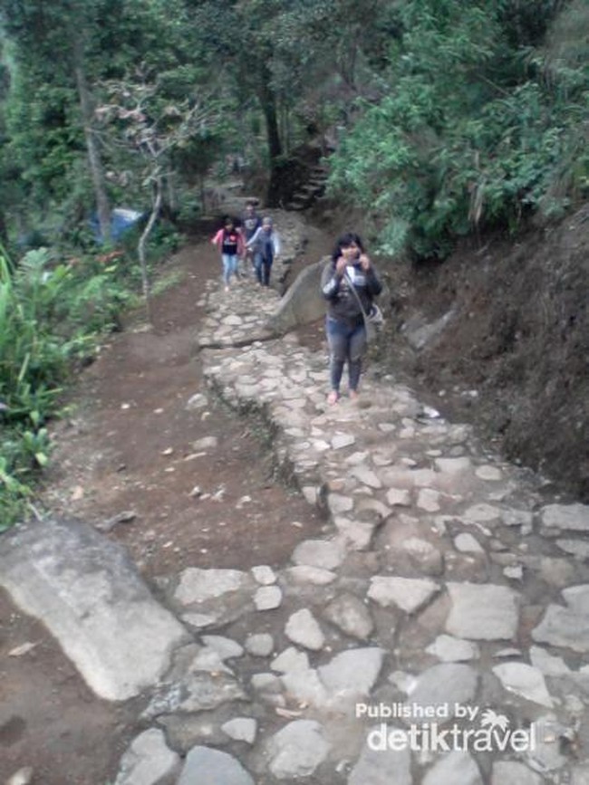 Mengisi Libur Panjang di Curug Cipendok, Banyumas