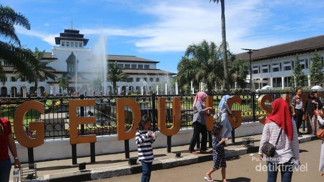 Mengulik Gedung Sate