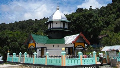 Mengunjungi Mesjid tertua di Tanah Papua