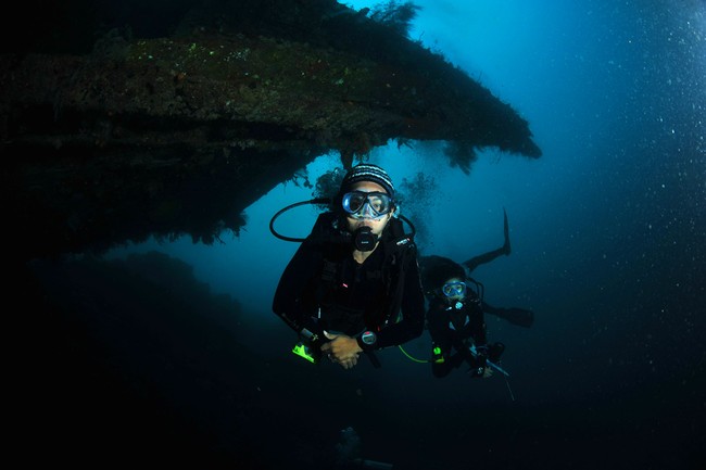 Mengusik Bangkai Kapal di Sindangoli