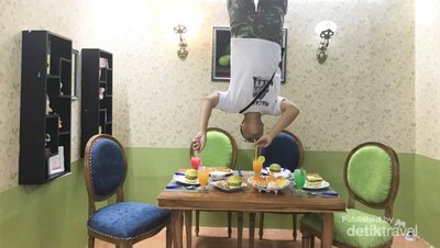 Menikmati Dunia Terbalik di Bandung