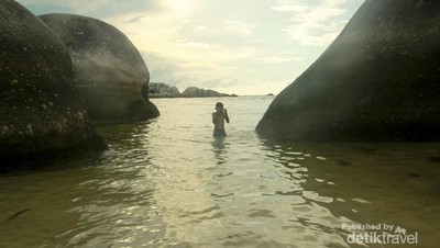 Menikmati Indahnya Pantainya Laskar Pelangi di Belitung
