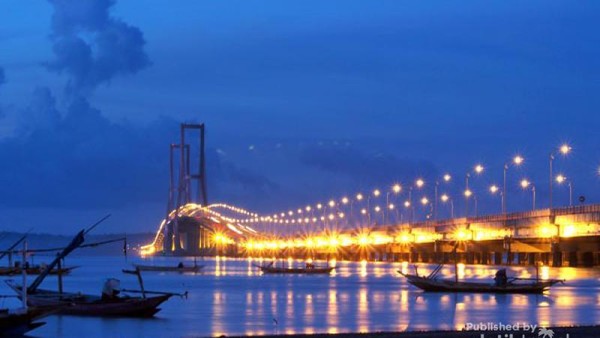 Menikmati Jembatan Suramadu Bareng Tompi