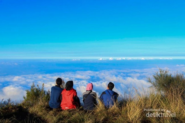 Menikmati Lautan Awan di Gunung Butak