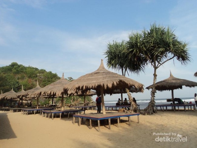 Menikmati Libur 17 Agustusan di Pantai Drini, Gunungkidul