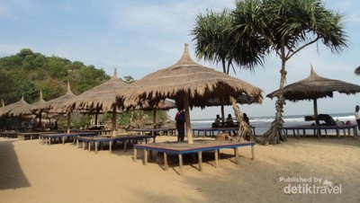 Menikmati Libur 17 Agustusan di Pantai Drini, Gunungkidul