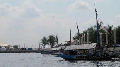 Menikmati Pantai Ancol dari Perahu Wisata