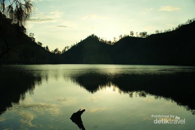Menikmati Semeru di Tanjakan Cinta