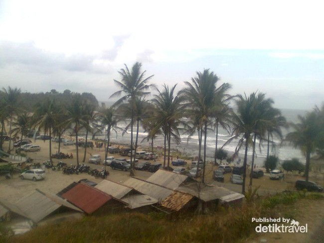 Menikmati Sunset Oranye di Pantai Klayar, Pacitan