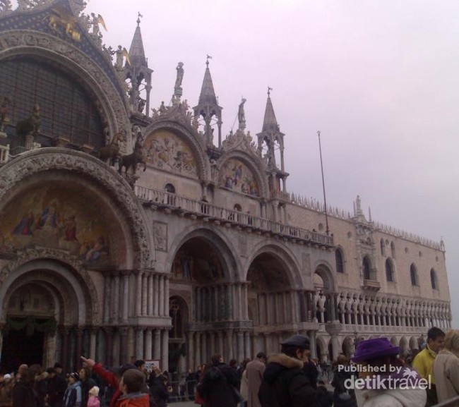 Menilik Aneka Bangunan Keren dan Bersejarah di Venesia